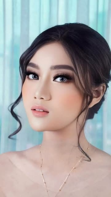 Prewedding Makeup by Bonita